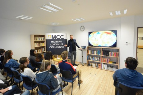 „Féljünk és rettegjünk? Nem. Alkalmazkodunk.